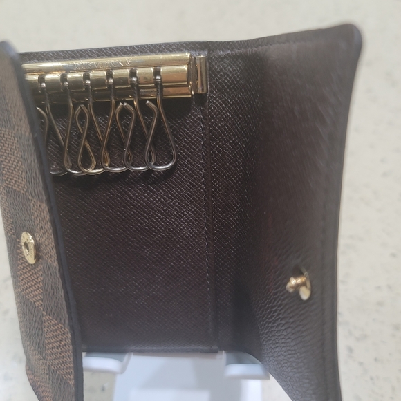 ❤️❤️❤️SOLD LV Damier Keycase❤️❤️❤️ - Picture 6 of 6